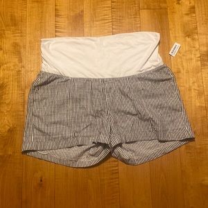 Maternity shorts - XL - new with tags, never worn